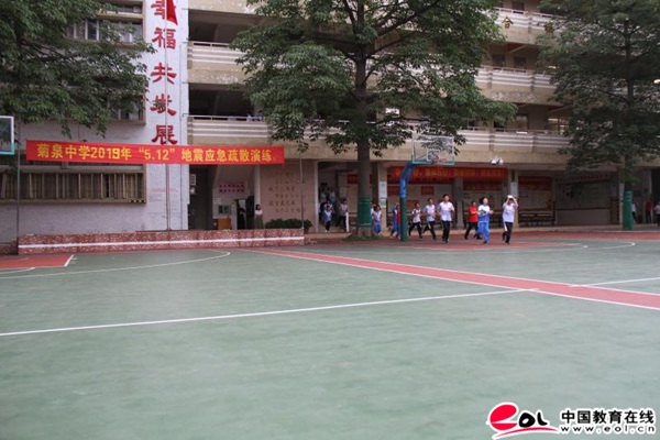 【小记者文章】增城区菊泉中学成功开展防地震逃生演练