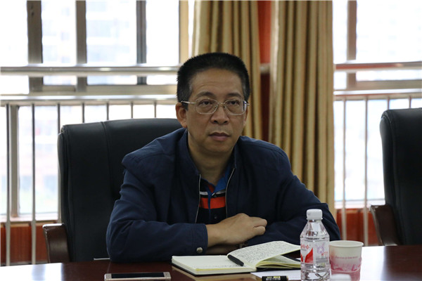 南宁市教育局副局长杨捷在座谈会上讲话