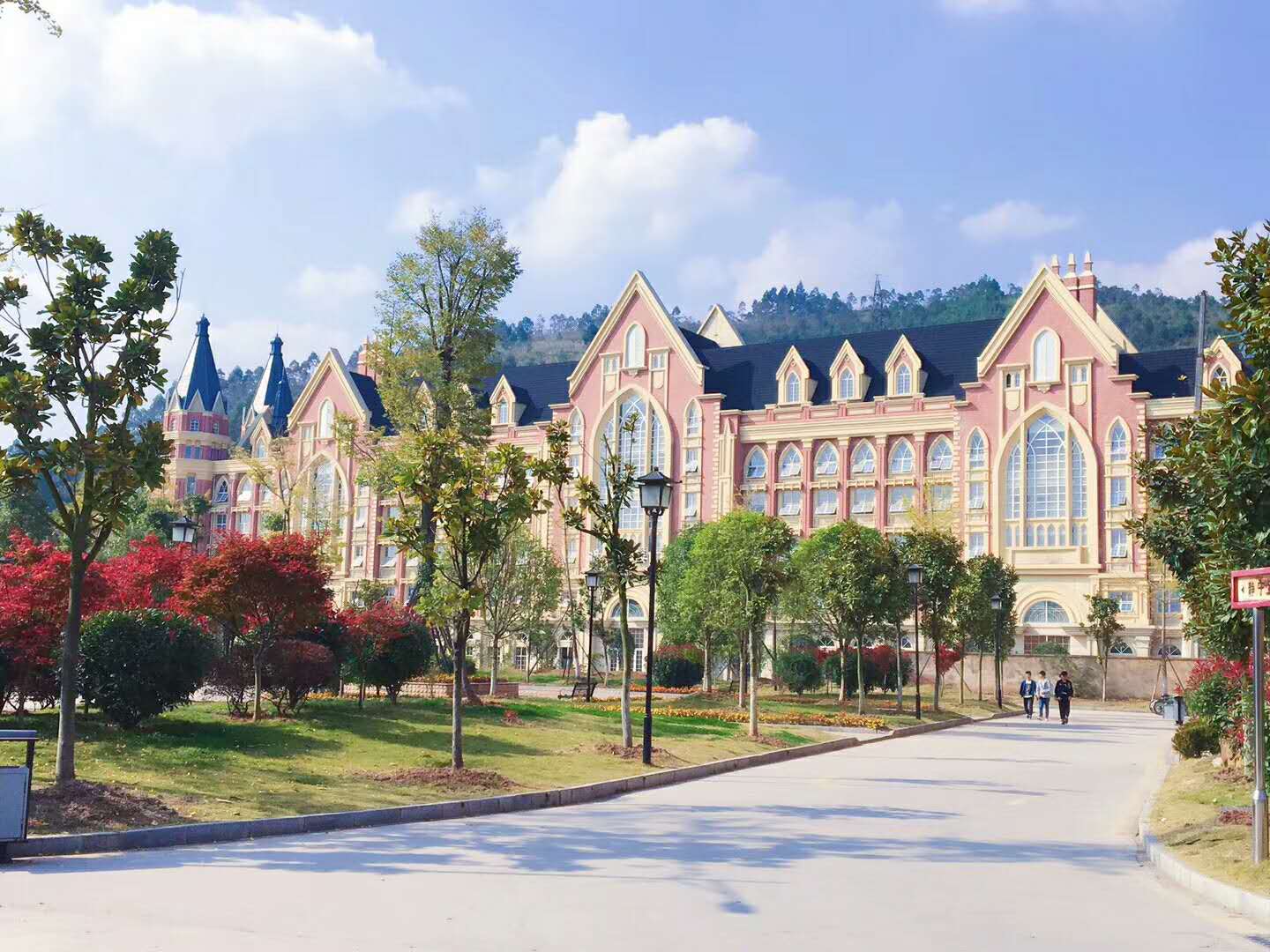 以梦为马,不负韶华——贵州财经大学商务学院致高考学子们的一封信