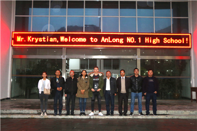 安龙一中引进波兰籍外教进行足球教学:引进国