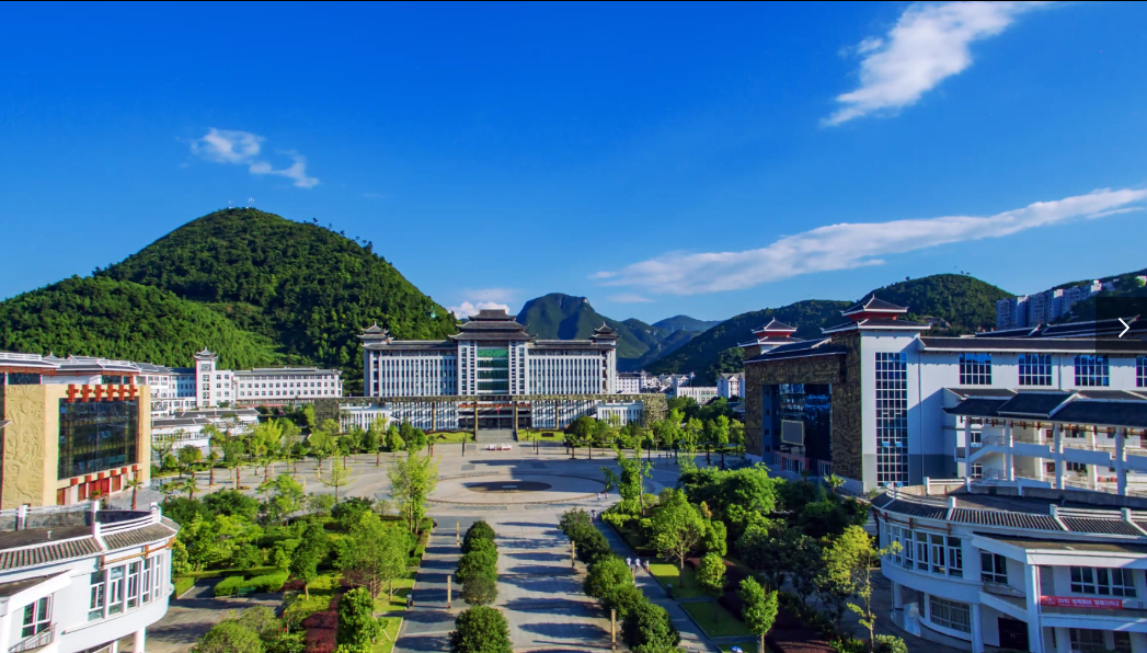 用活战"疫"教材 涵养学生家国情怀——凯里学院党委书记云端开讲战"疫