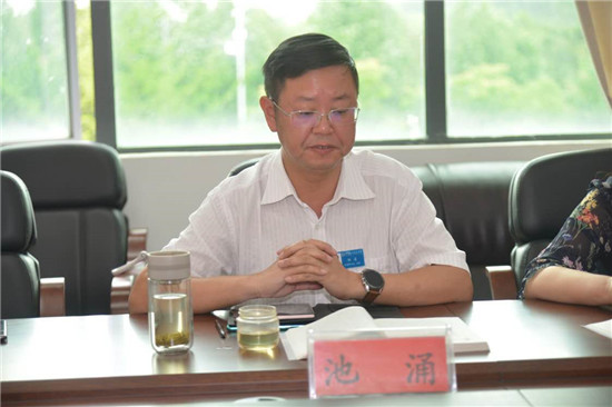 毕节职业技术学院院长带头参加思政课老师集体备课