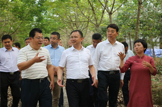 海南大学与琼中黎族苗族自治县人民政府 签署全面战略合作协议