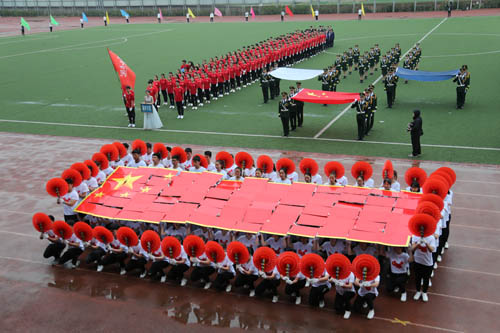 新乡医学院三全学院运动会:500名学生自编团体操告白祖国