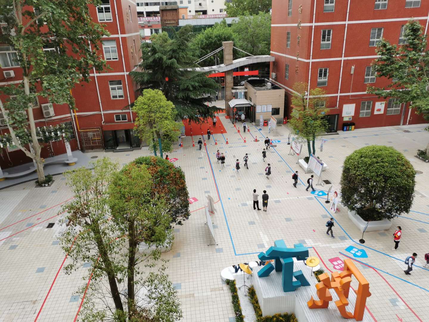 春风十里不如校园有你郑州市管城区东关小学复学啦