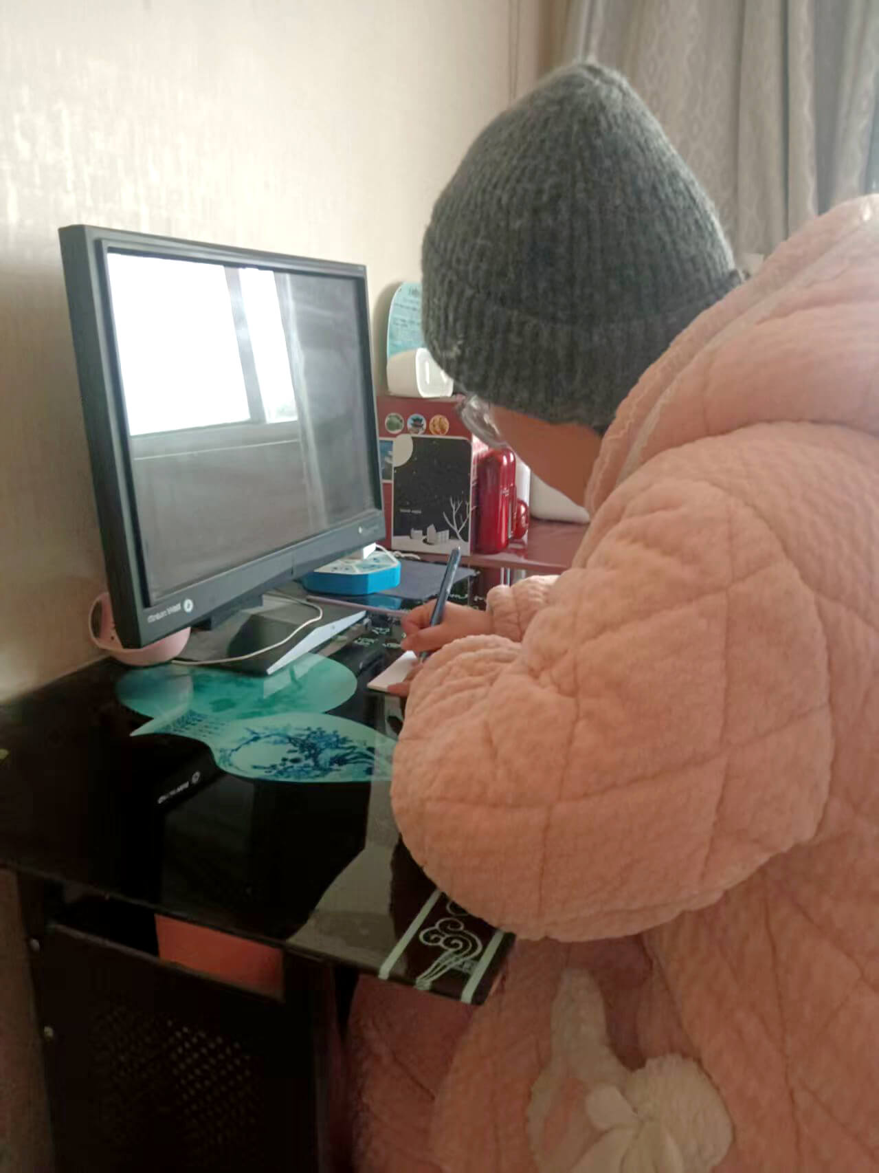 平顶山学院学生小宇在康复期间手写感谢信