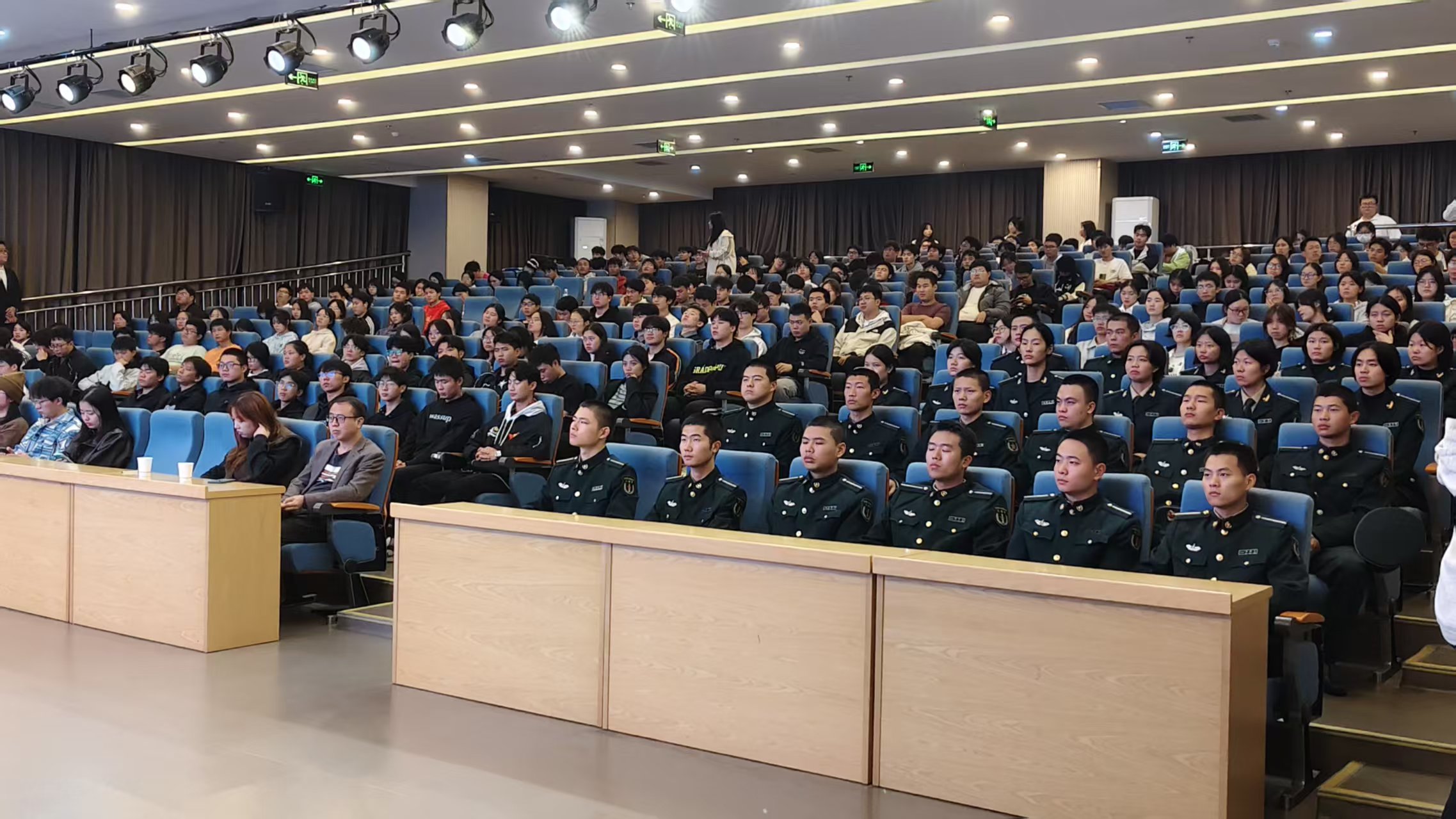 3.学生认真聆听