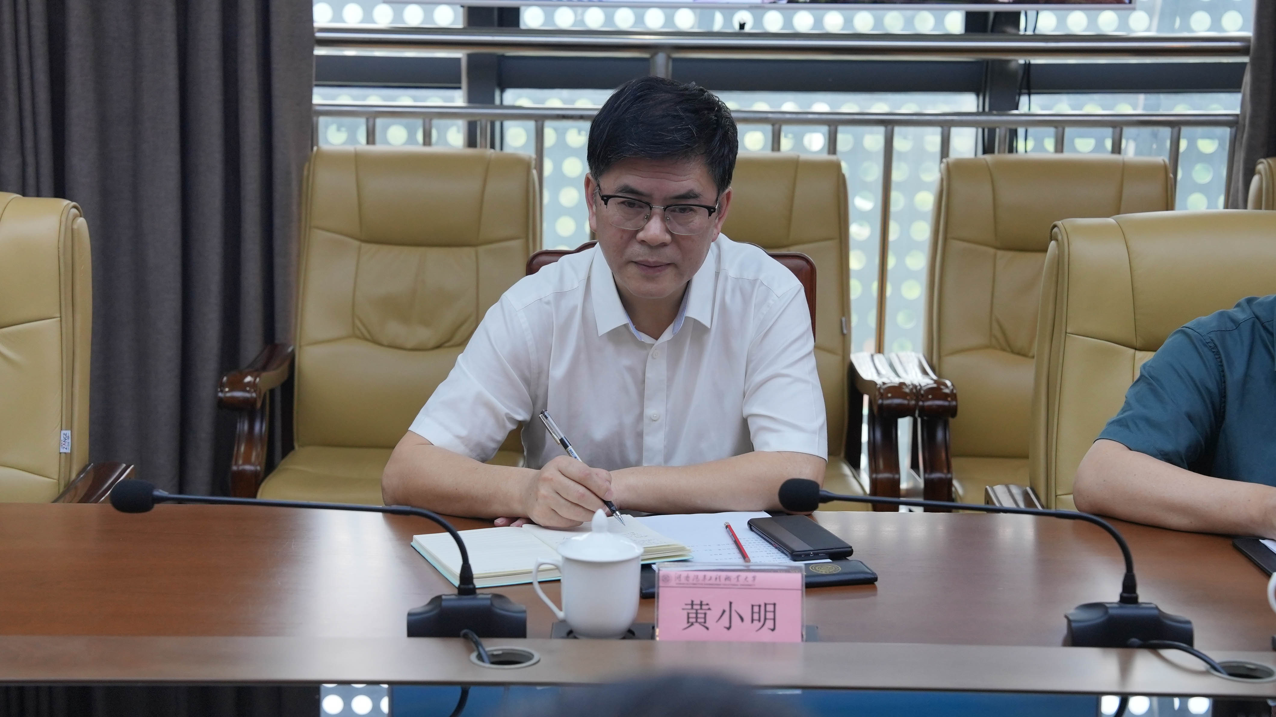 2.党委书记黄小明讲话