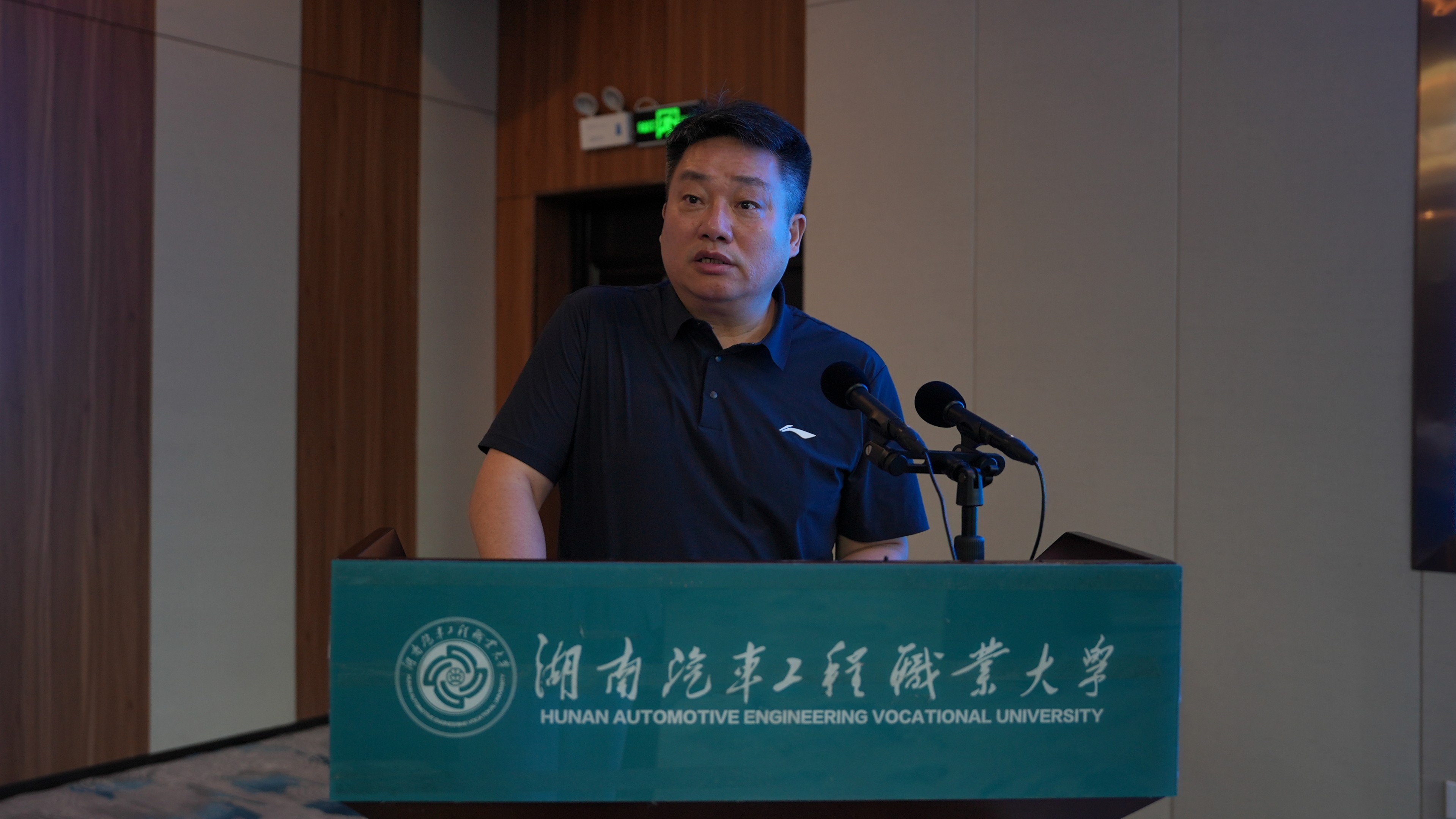 4.株洲市发展和改革委员会副主任周成德致辞