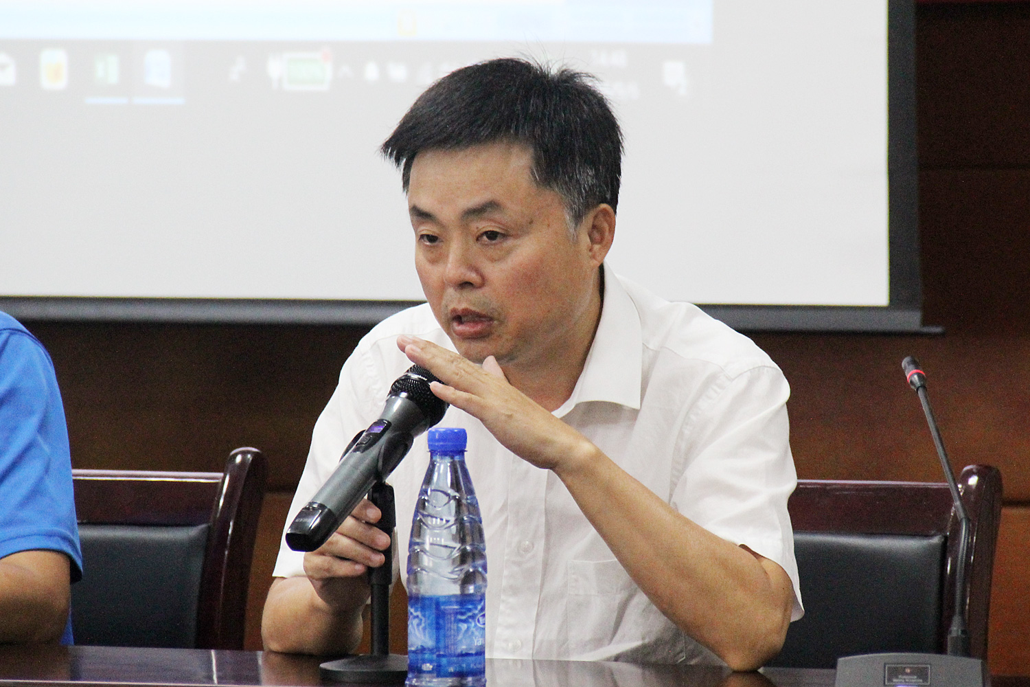 临澧一中帮扶责任人参加扶贫点村贫困户户长会