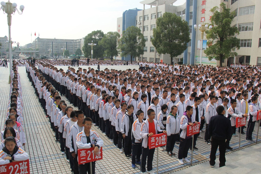 临澧一中开展紧急疏散演练活动