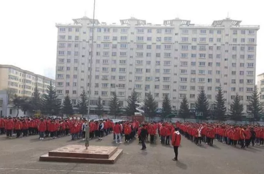 白山市解放中学团委组织开展青年志愿者系列活动