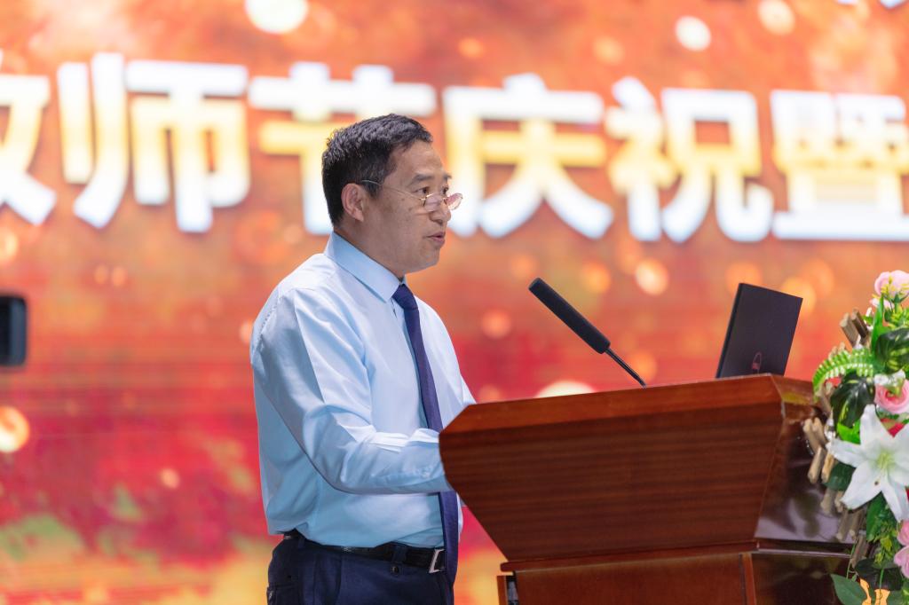 长春光华学院召开2019年教师节庆祝暨表彰大会