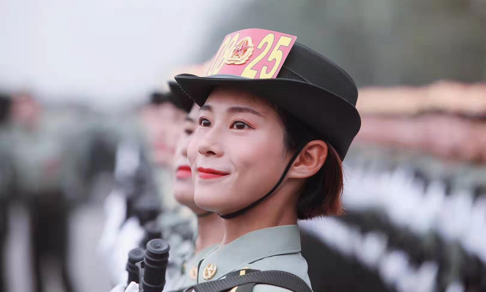 东北师范大学人文学院2013级学生王爽参加国庆阅兵式女兵方队受阅