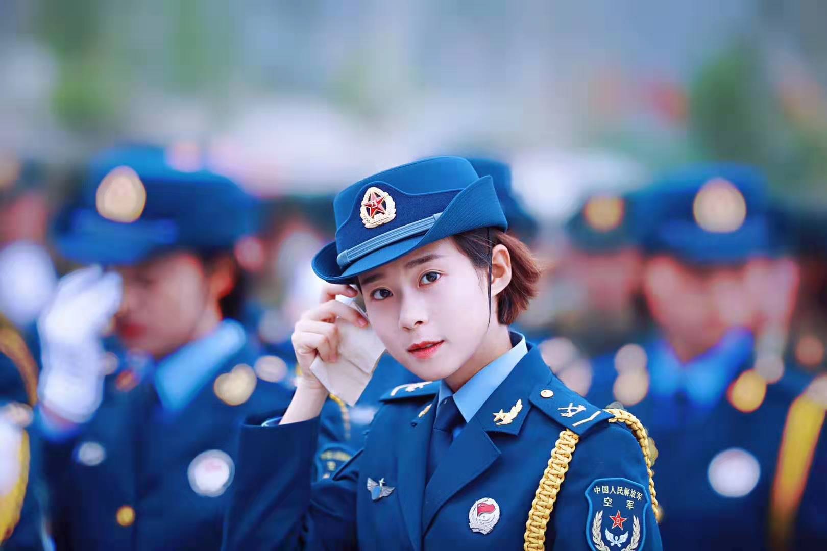 东北师范大学人文学院2013级学生王爽参加国庆阅兵式女兵方队受阅