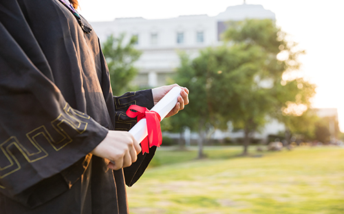 鄂尔多斯开放大学的学费多少钱？