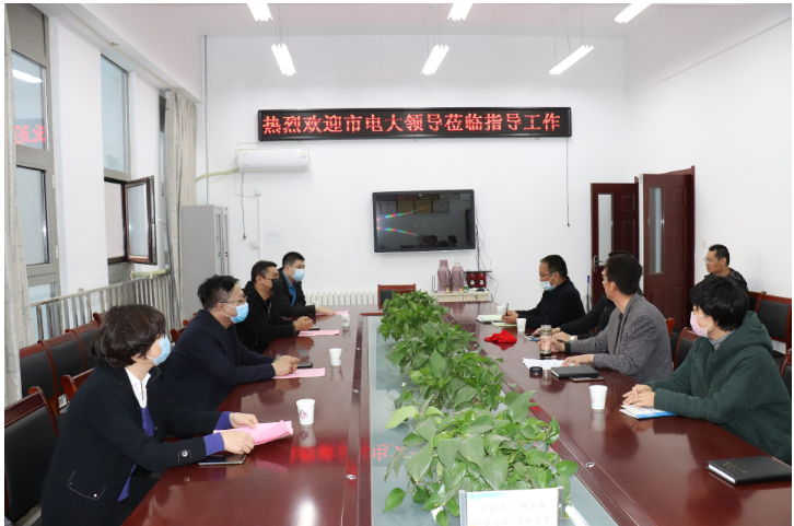党委书记何洪超同志到县级电大进行调研