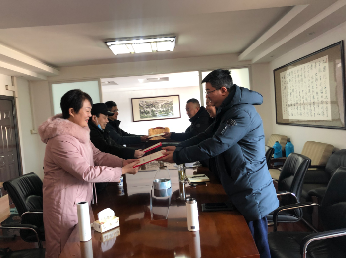 我校召开2022年退休教师座谈会