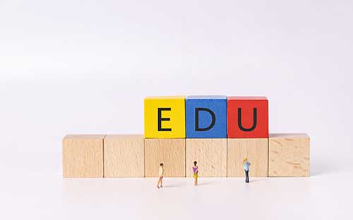国家开放大学是全日制学校吗？考试难吗？