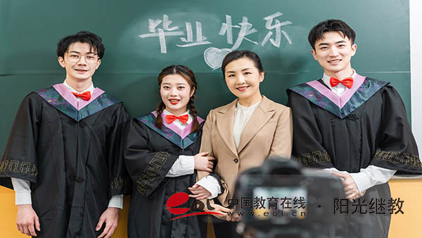 国家开放大学报名需要哪些材料？要考哪些内容？