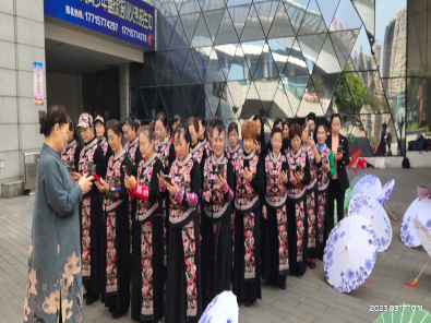 中医药助力老年健康——富顺社区学院组织观看国家老年大学开学第一课