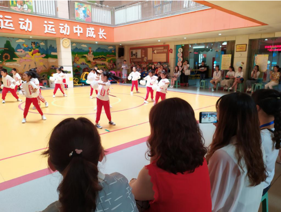 渝中区分校组织学前教育专业学生到幼儿园观摩学习