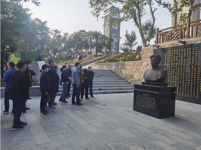 继续教育学院（蚌埠开放大学）到南山公园开展主题党日活动