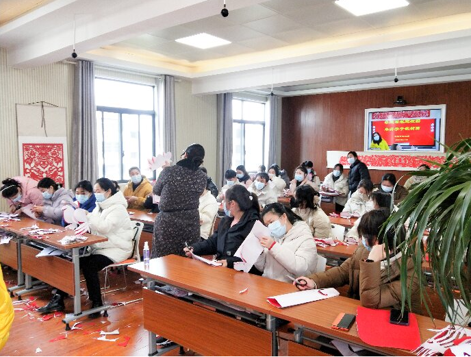 非遗剪纸进校园 阜开学子裁新篇