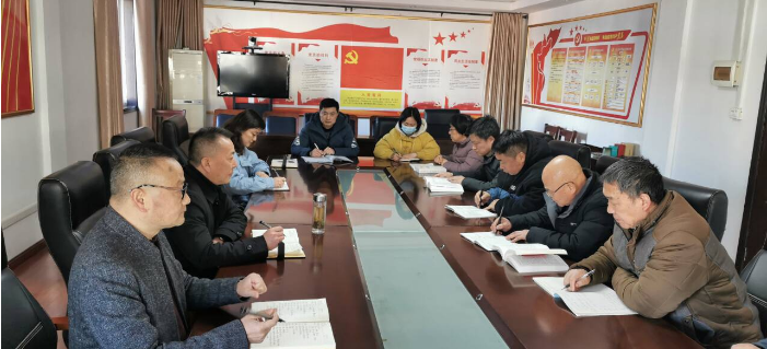 我校第一支部、第二支部联合组织集中学习