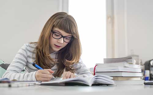 本科留学申请得多少钱一年