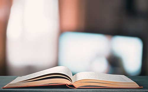 美国留学生需要准备多少费用，‌去美国留学需要带的生活用品清单