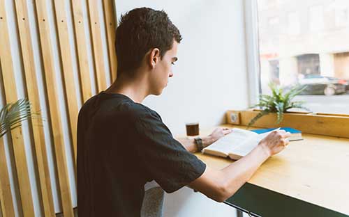 留学室内设计在哪个学校学好