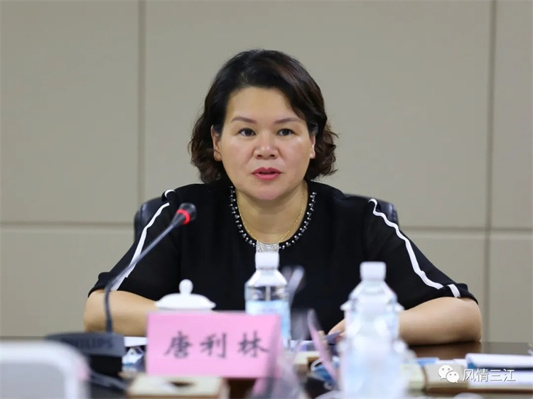 县委常委,宣传部部长,副县长唐利林主持会议