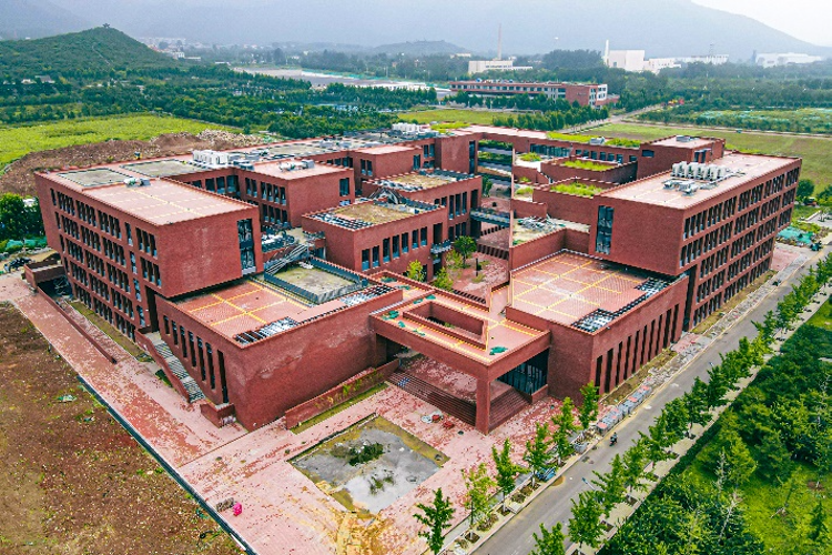 北京化工大学昌平校区第二教学楼和大学生活动中心项目顺利完成竣工