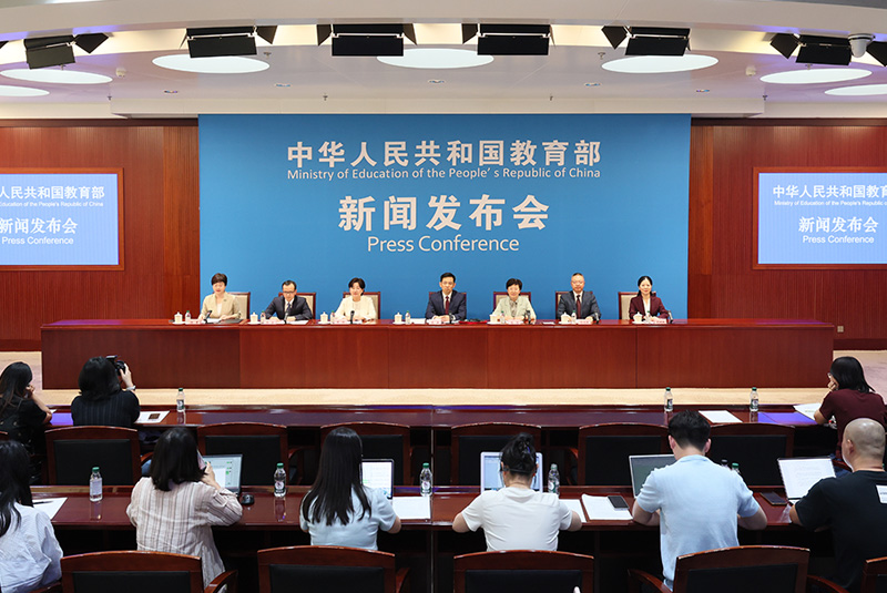 教育部:人工智能再强大,也取代不了教师