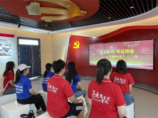 领悟红色精神 开展党史宣讲