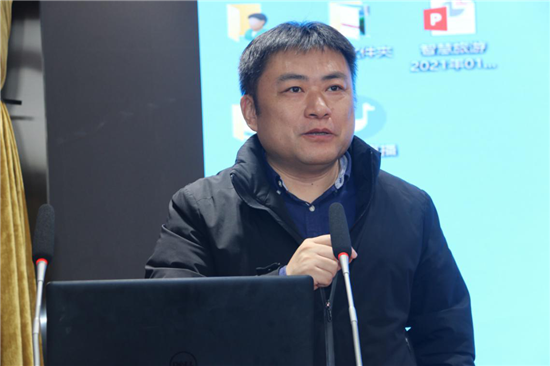 陕文投集团党委委员,副总经理徐晋作报告