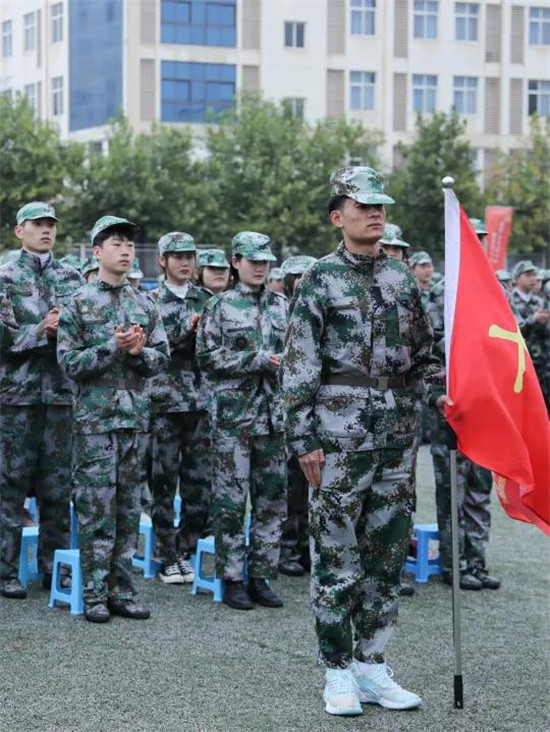 西安海棠职业学院举行2021级新生军训开训仪式