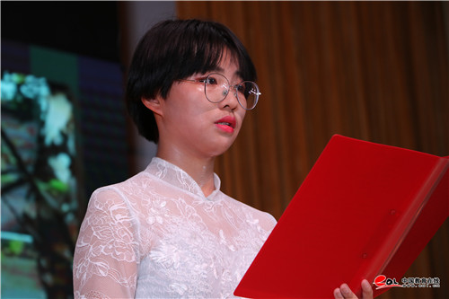 献礼母亲节——高新实验中学,海川中学举行"大爱无疆 感恩有您"主题
