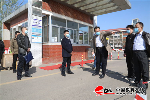 济南市章丘区教体局刘国兴局长调研高中学校疫情防控工作