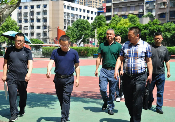 理县名校长工作室一行到遂宁中学观摩学习