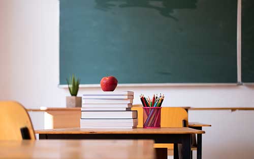 西班牙本科留学的一年学费需要多少
