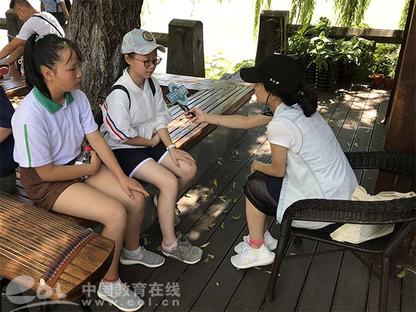 赞助本次活动的华良投资有限公司董事长张中仁先生