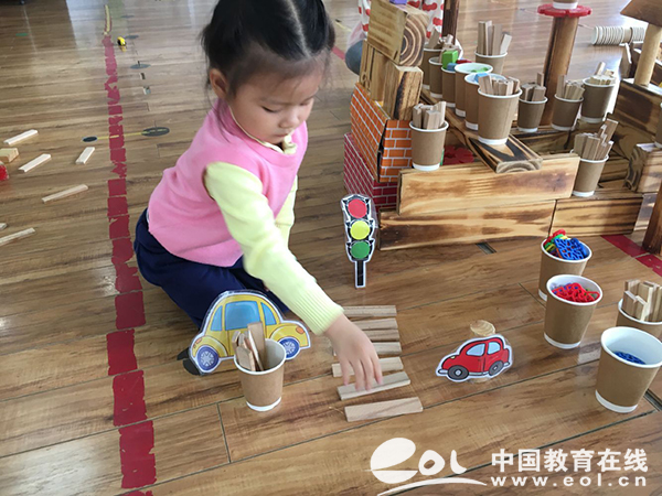 紫阳幼儿园开展交通安全教育课堂 安全伴我行中国伴你行