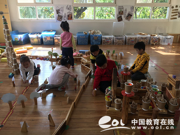 紫阳幼儿园开展交通安全教育课堂 安全伴我行中国伴你行