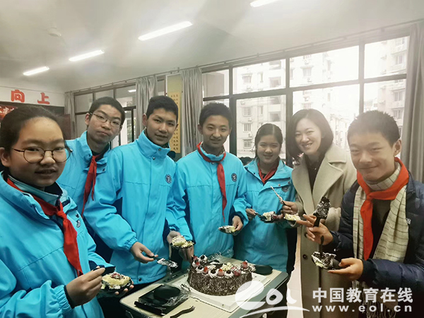 疫情当前杭州市建兰中学教师给同学们写了封信做一个有大爱有大义有