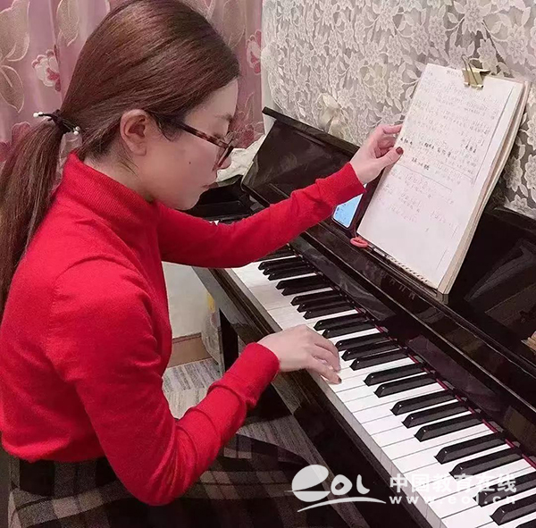 ▼陈佳琪老师在对旋律进行修改