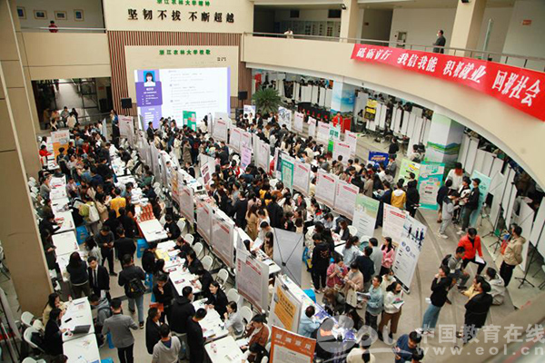 浙江大学招聘会_浙江大学招聘会剪影(3)