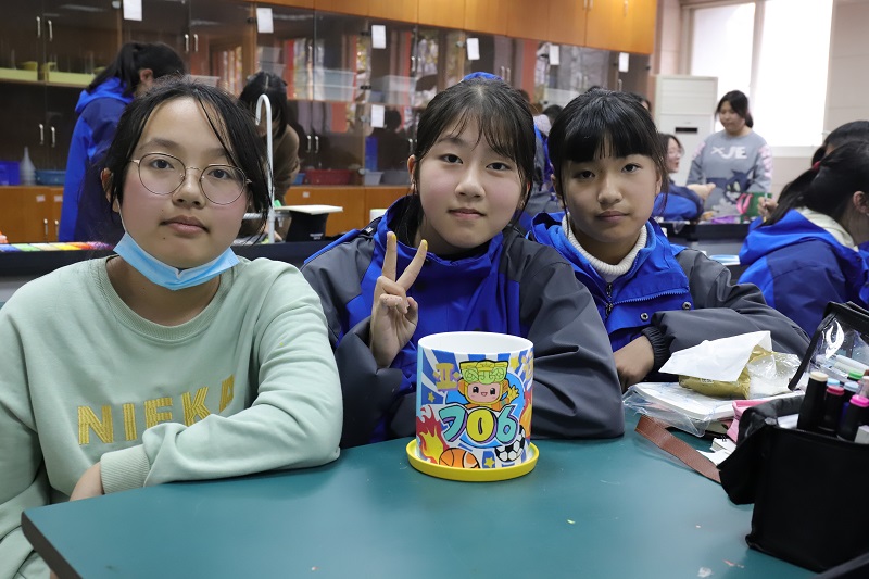 景芳中学学生手绘亚运花盆