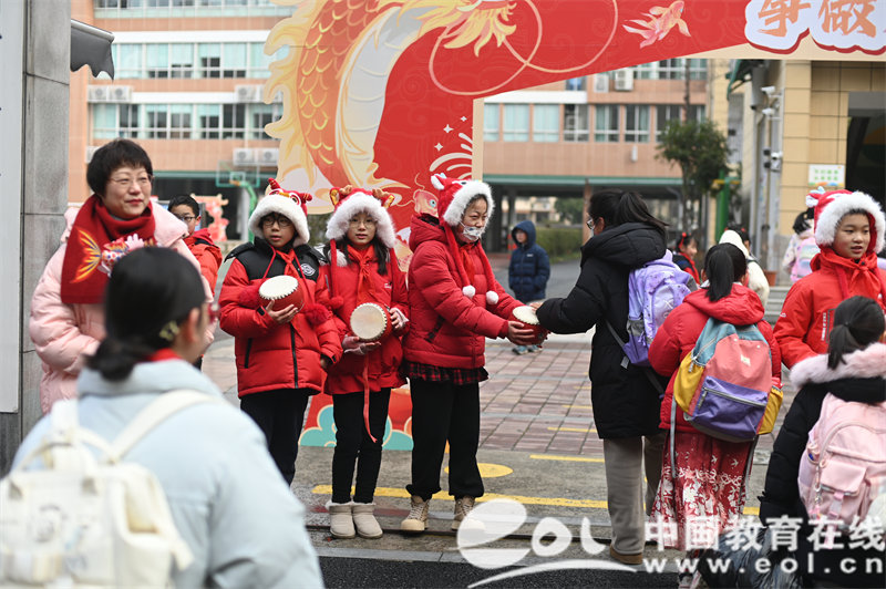 嘉鲤跃龙门争做龙传人杭州市嘉绿苑小学教育集团举行开学典礼